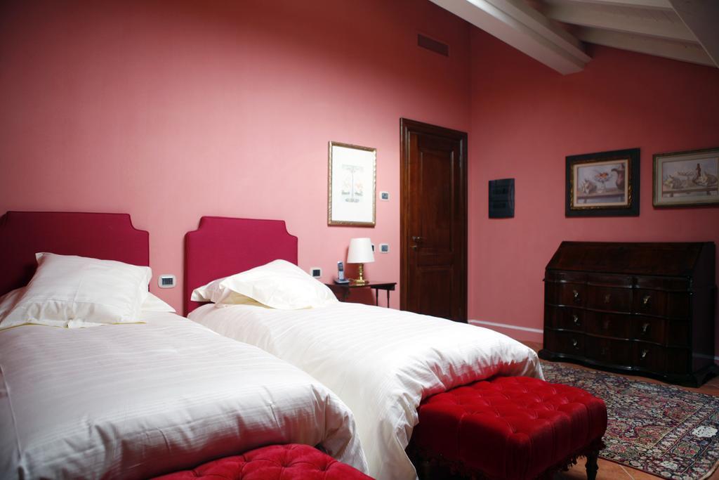 La Torre Dei Canonici Lumellogno Zimmer foto