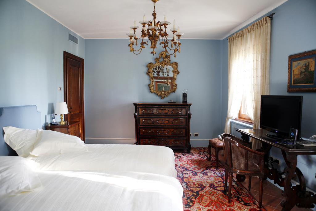 La Torre Dei Canonici Lumellogno Zimmer foto