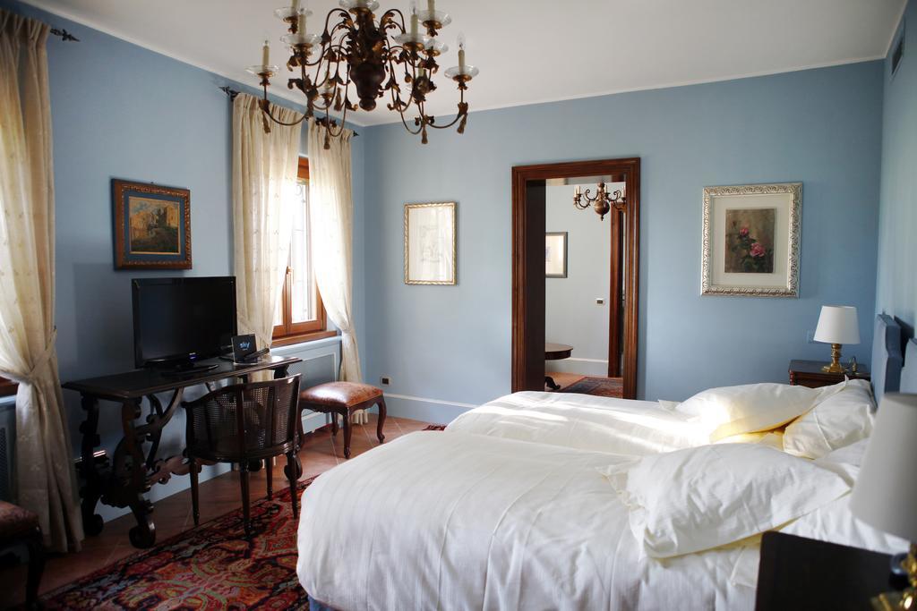 La Torre Dei Canonici Lumellogno Zimmer foto